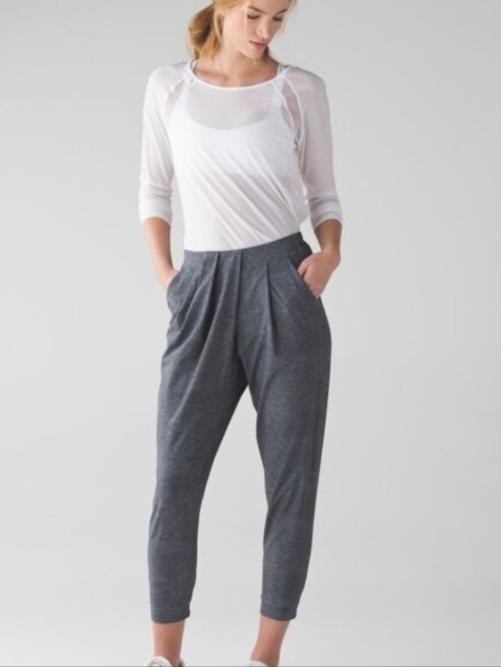 Lululemon Keepsake Grey Studio Pleated Jogger Pant - Size 8 - Picture 5 of 7